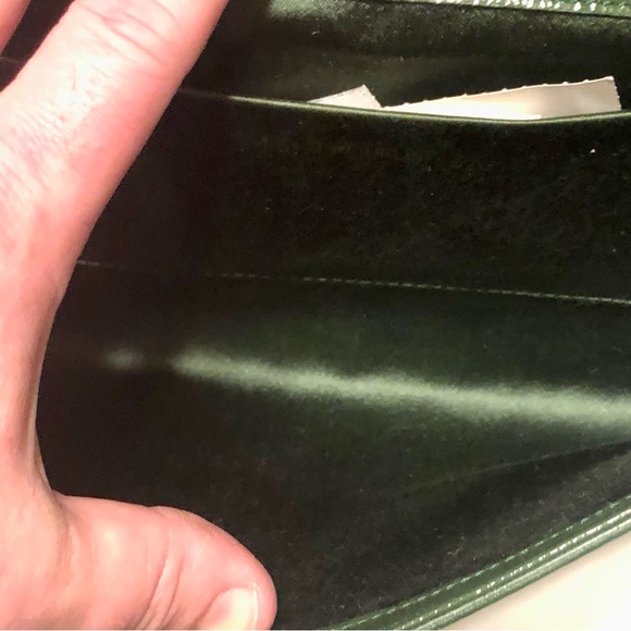 ๐ด๐คฉ*WT* YVES SAINT LAURENT BELLE DE JOUR EMERALD GREEN PATENT CLUTCH!๐ - Picture 5 of 15